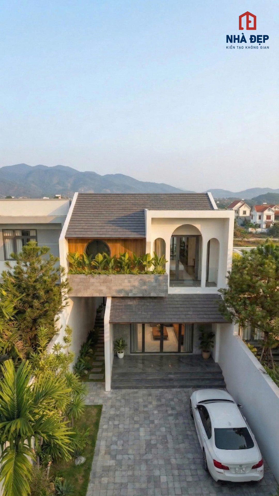 Hình ảnh mặt tiền nhìn từ trên cao.
